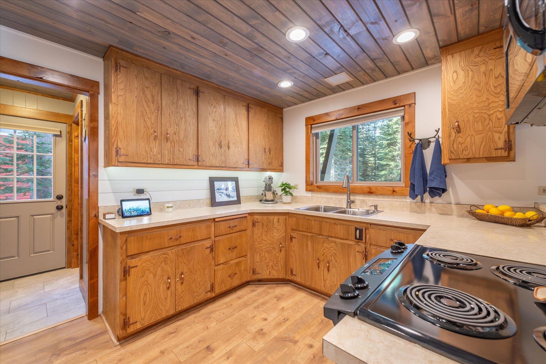 5225 Palisade Road Soda Springs, CA 95728 - Photo 10 of 26