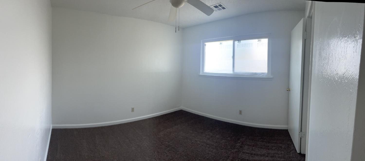 1097 Jefferson Avenue Clovis, CA 93612 - Photo 11 of 11 an empty room with a window
