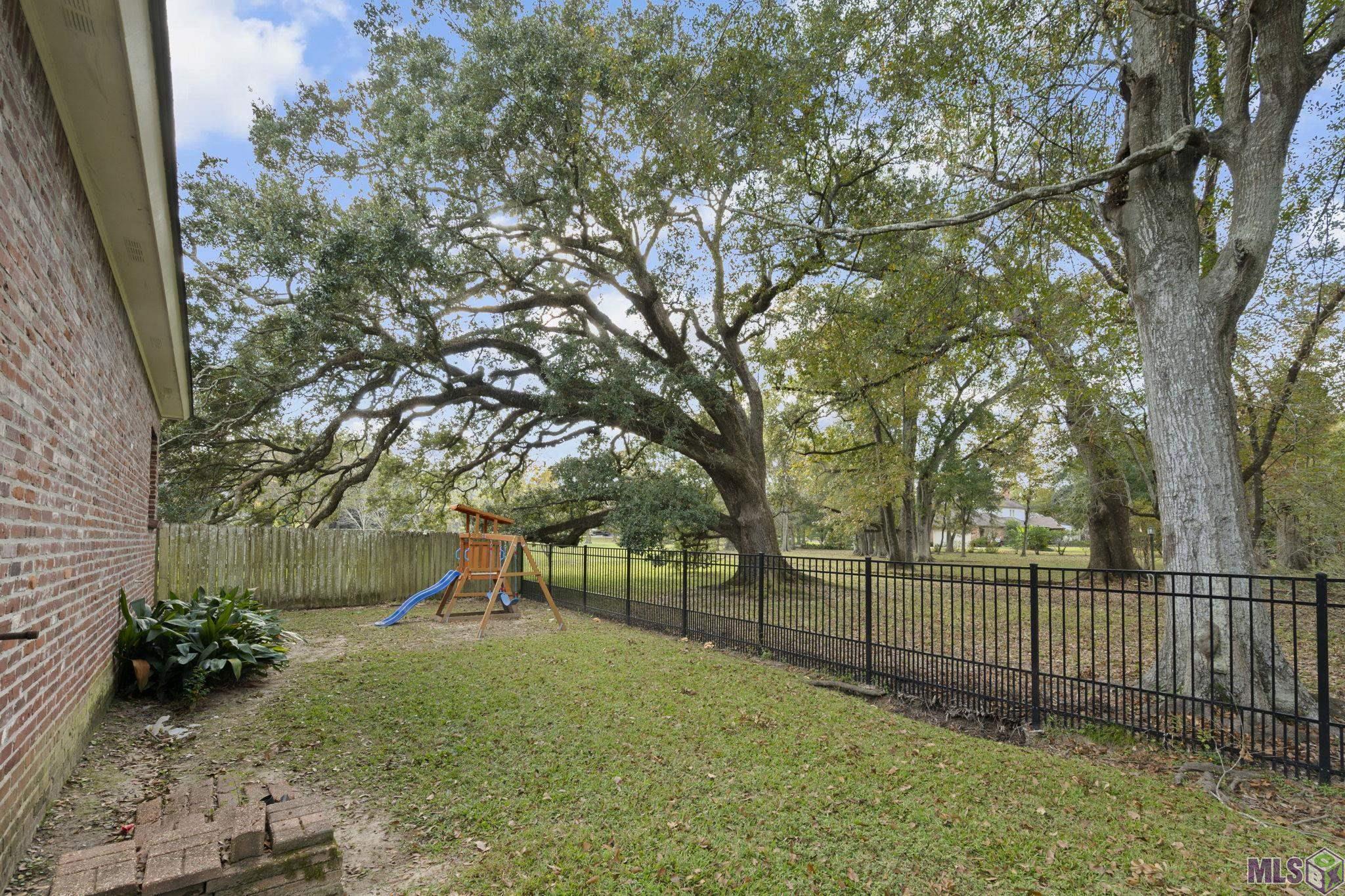17928 Pecan Shadows Drive St. George, LA 70810 - Photo 24 of 26