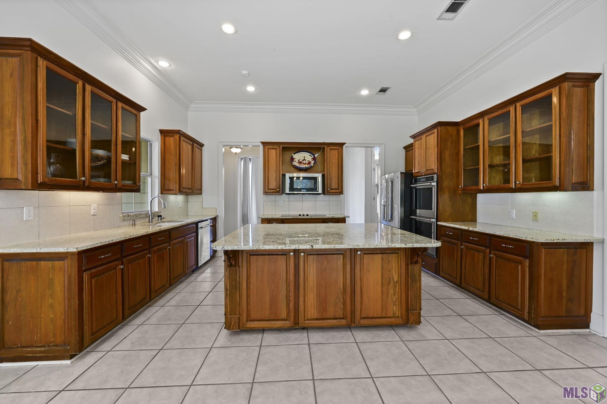 17928 Pecan Shadows Drive St. George, LA 70810 - Photo 7 of 26