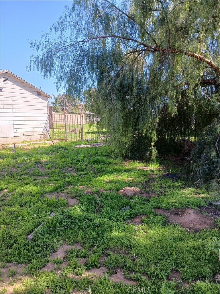 477 County Line Road Calimesa, CA 92320 - Photo 13 of 19 a view of backyard with green space