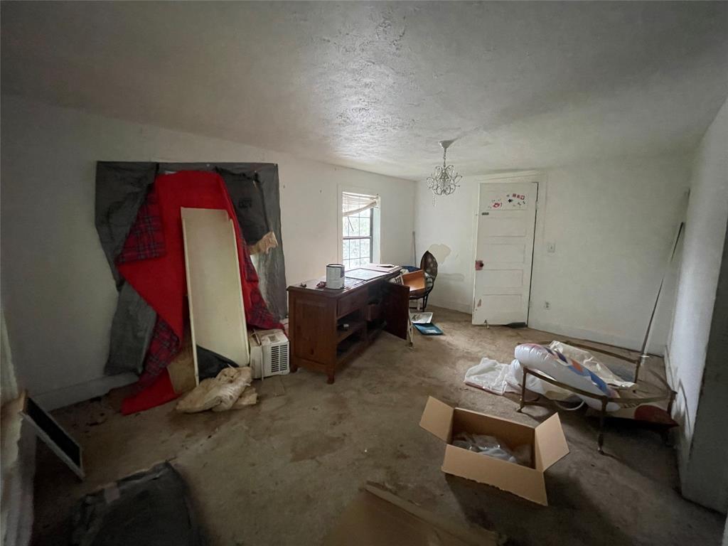 408 North Wichita Street Electra, TX 76360 - Photo 19 of 23 a living room with furniture a air conditioner vent and a window