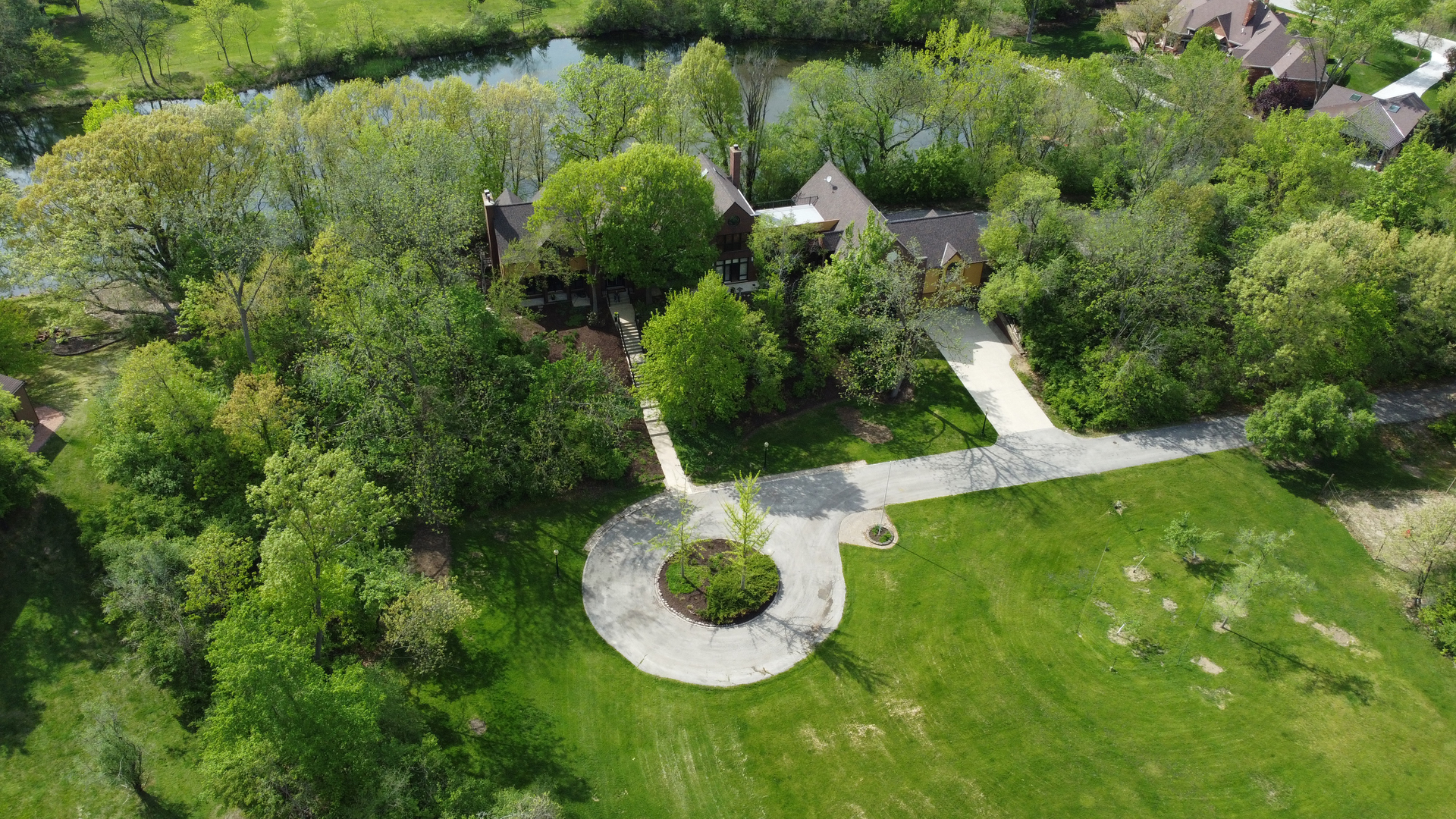 8425 Hickory Court Burr Ridge, IL 60527 - Photo 3 of 56