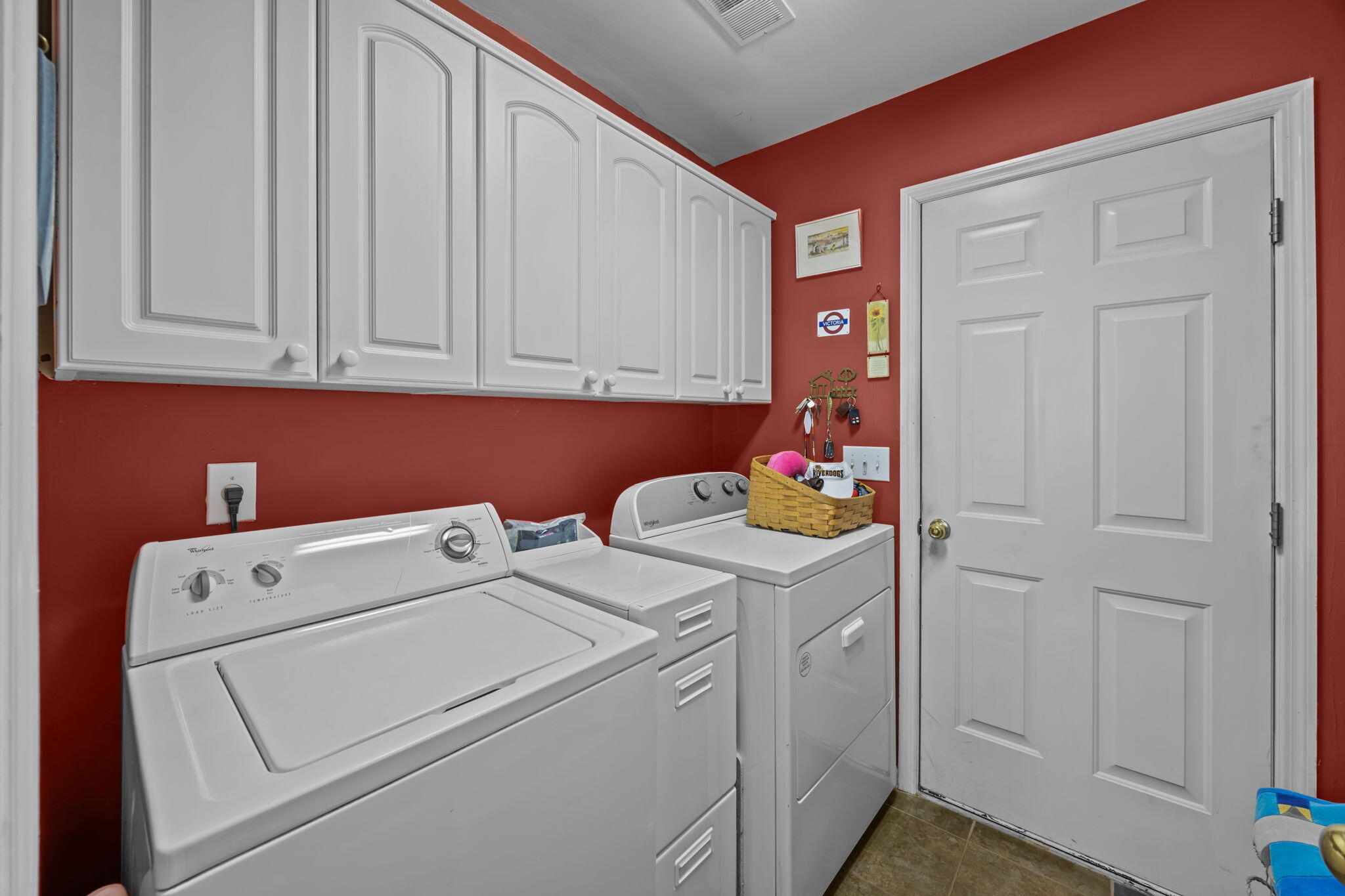 600 Pointe Of Oaks Road Summerville, SC 29485 - Photo 27 of 67 Laundry room