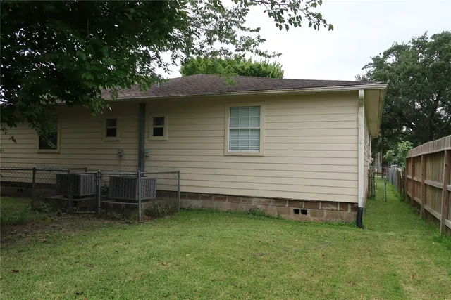 $1,100 | 4721 9th Street, Unit A, Bacliff, TX 77518