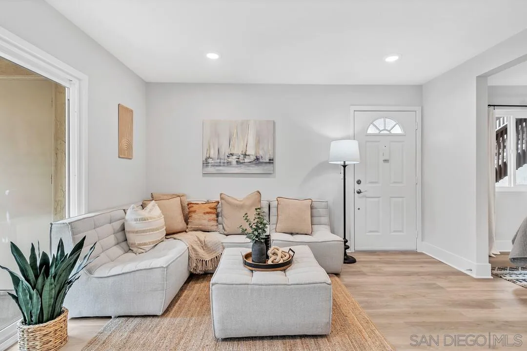 8644 Via Mallorca, Unit F La Jolla, CA 92037 - Photo 15 of 34 a living room with furniture and a potted plant