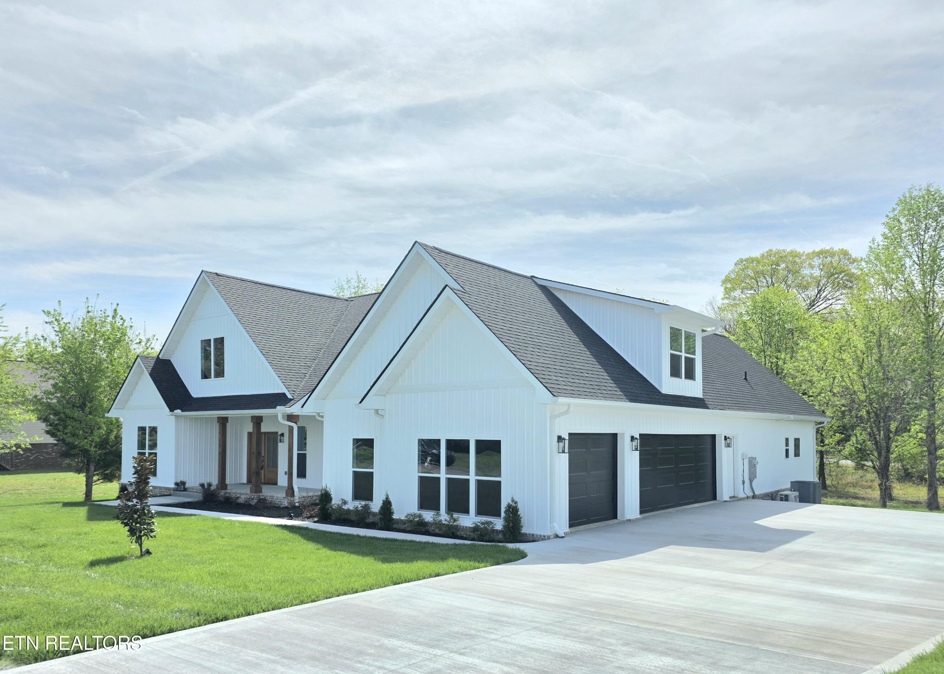 122 Walelu Trail Vonore, TN 37885 - Photo 2 of 57 3 car garage