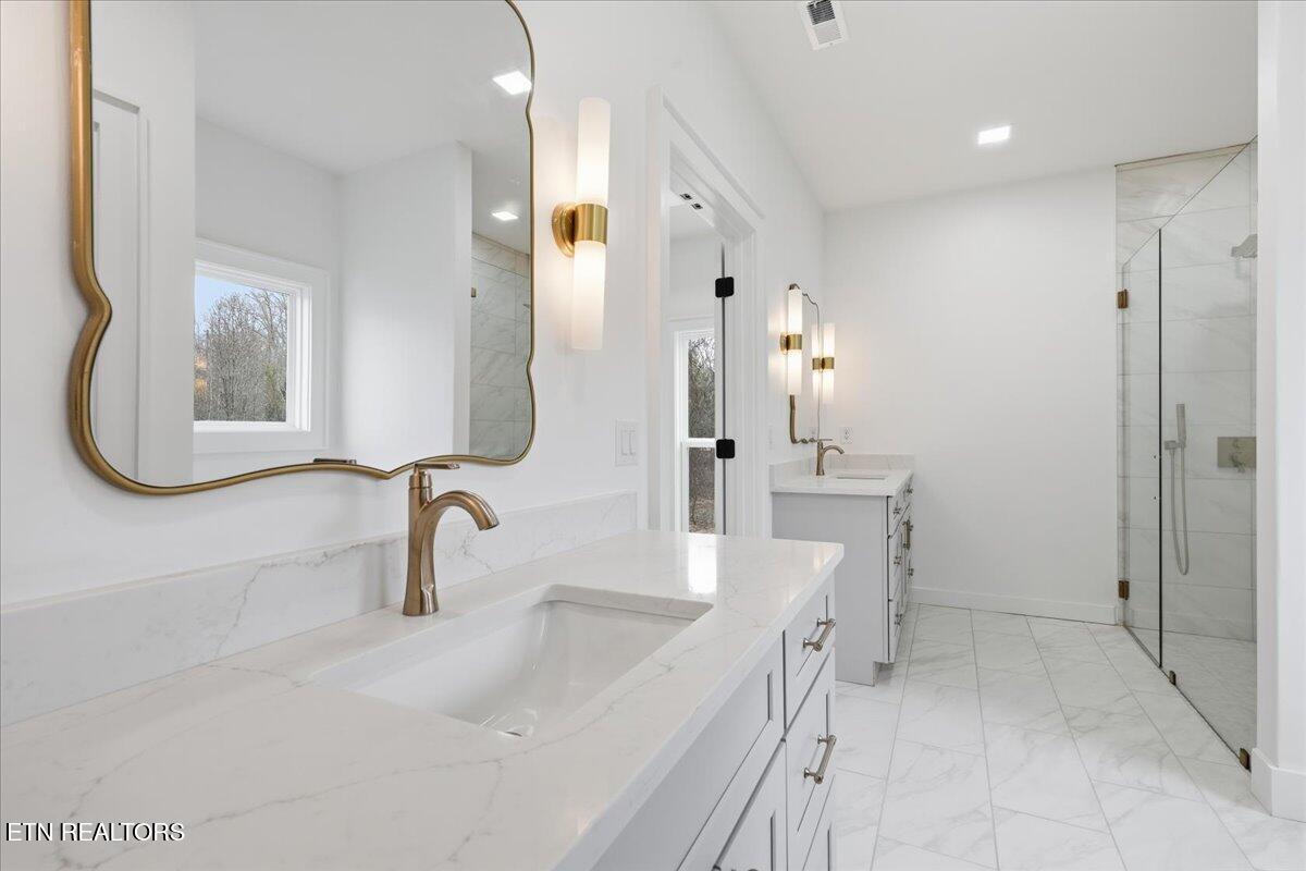 122 Walelu Trail Vonore, TN 37885 - Photo 22 of 57 Master bath