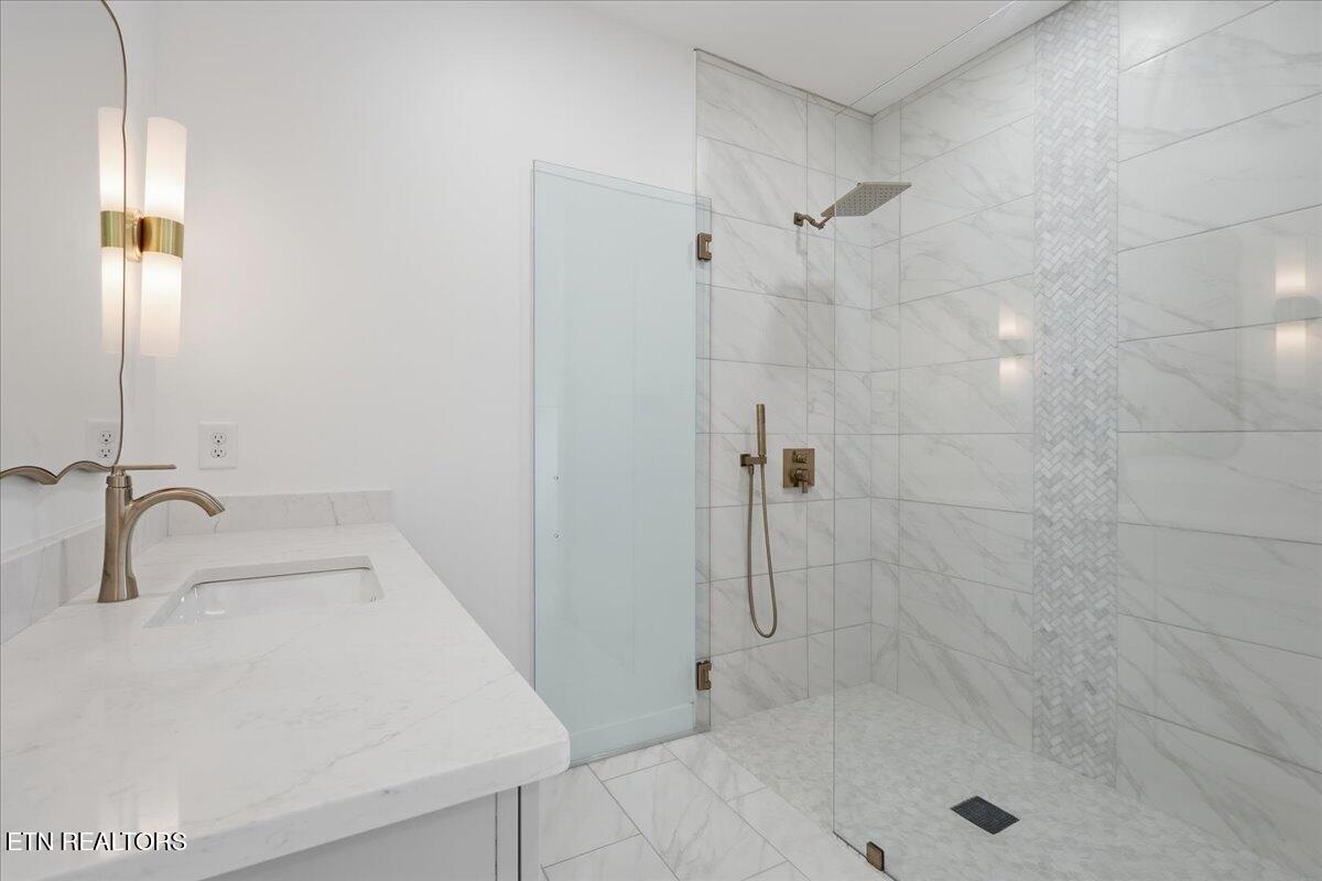 122 Walelu Trail Vonore, TN 37885 - Photo 23 of 57 Luxury finishes