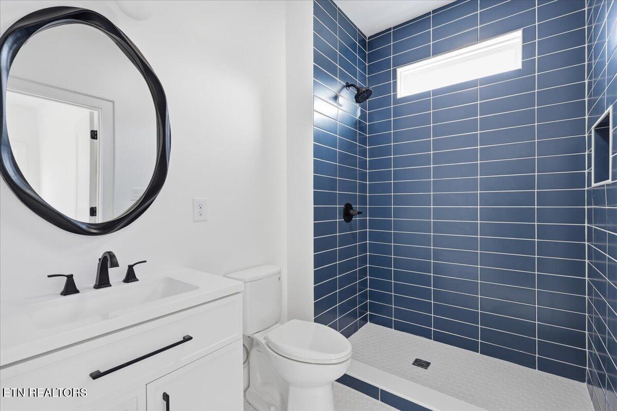 122 Walelu Trail Vonore, TN 37885 - Photo 33 of 57 2nd ensuite