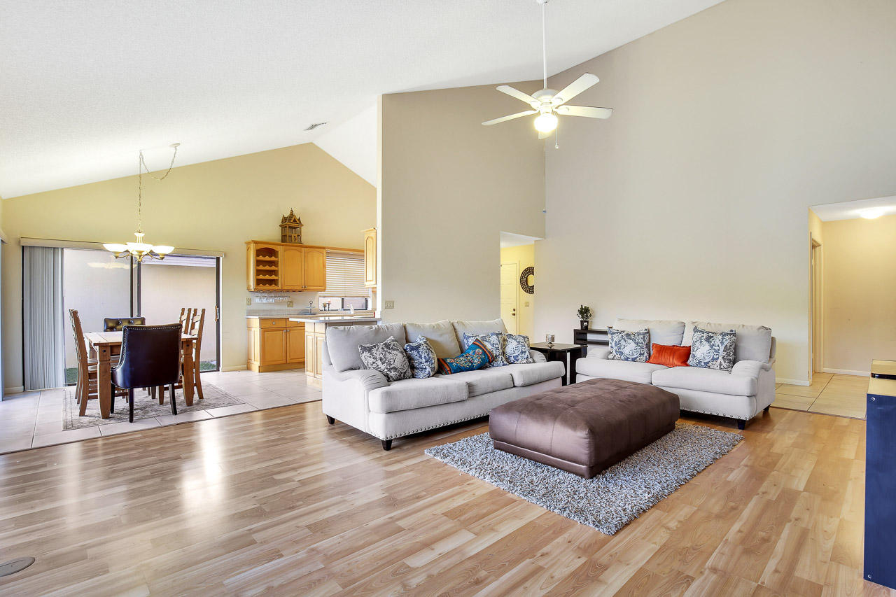 118 Ridge Road Jupiter, FL 33477 - Photo 3 of 29 118 Ridge Rd Jupiter FL 33477-print-006-