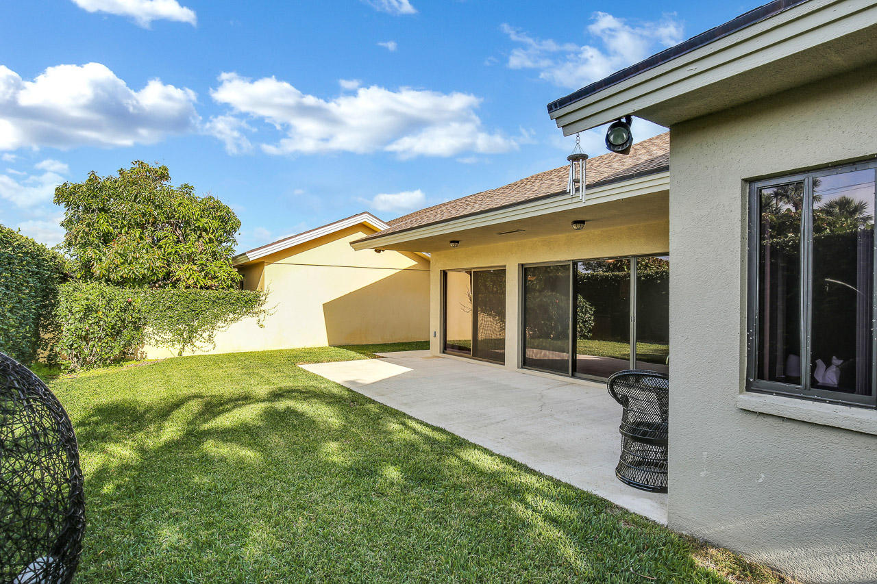 118 Ridge Road Jupiter, FL 33477 - Photo 5 of 29 118 Ridge Rd Jupiter FL 33477-print-020-