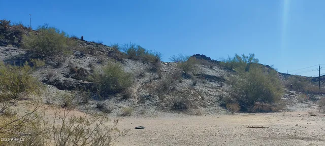 a view of a dry field