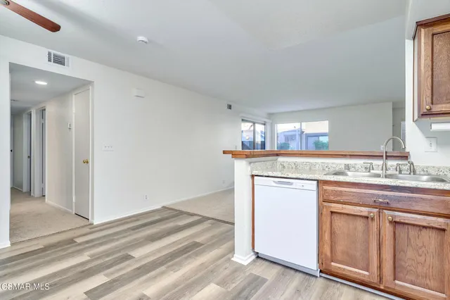 $3,200 | 150 East Los Angeles Avenue, Unit 403, Moorpark, CA 93021