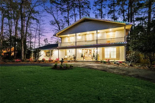 $575,000 | 163 Tchefuncte Drive, Covington, LA 70433