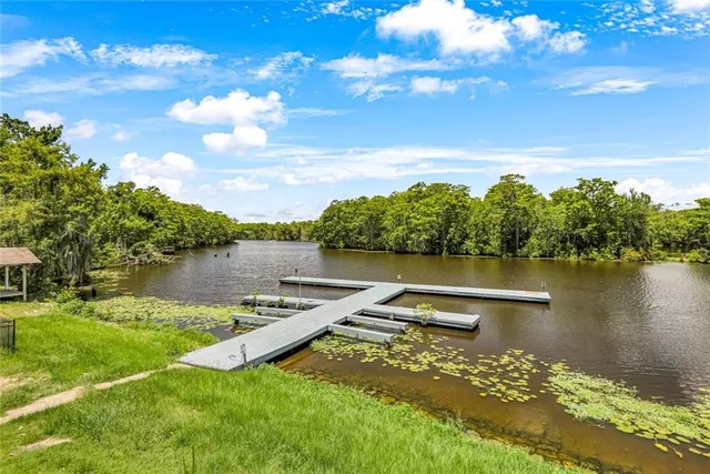 $575,000 | 163 Tchefuncte Drive, Covington, LA 70433