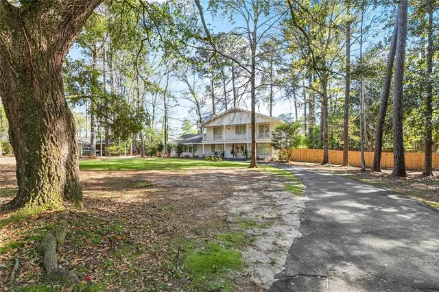 $575,000 | 163 Tchefuncte Drive, Covington, LA 70433