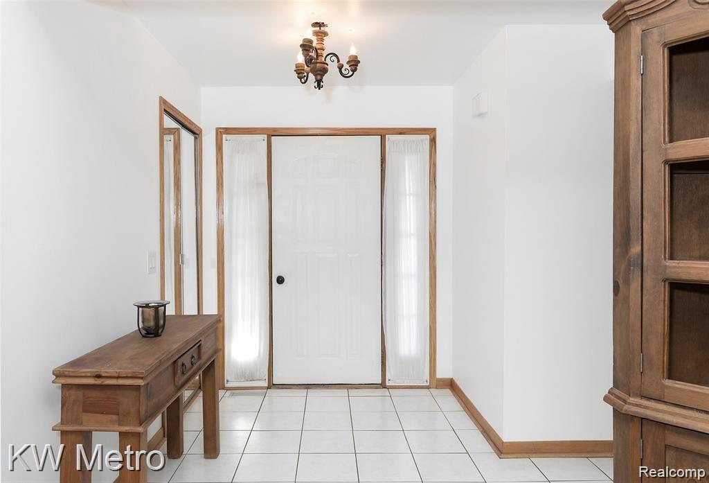 1047 Milverton Road Troy, MI 48083 - Photo 37 of 38 Large Foyer