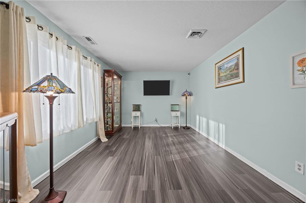 931 Ransom Road Winston-Salem, NC 27106 - Photo 9 of 48 Living room on the main floor.