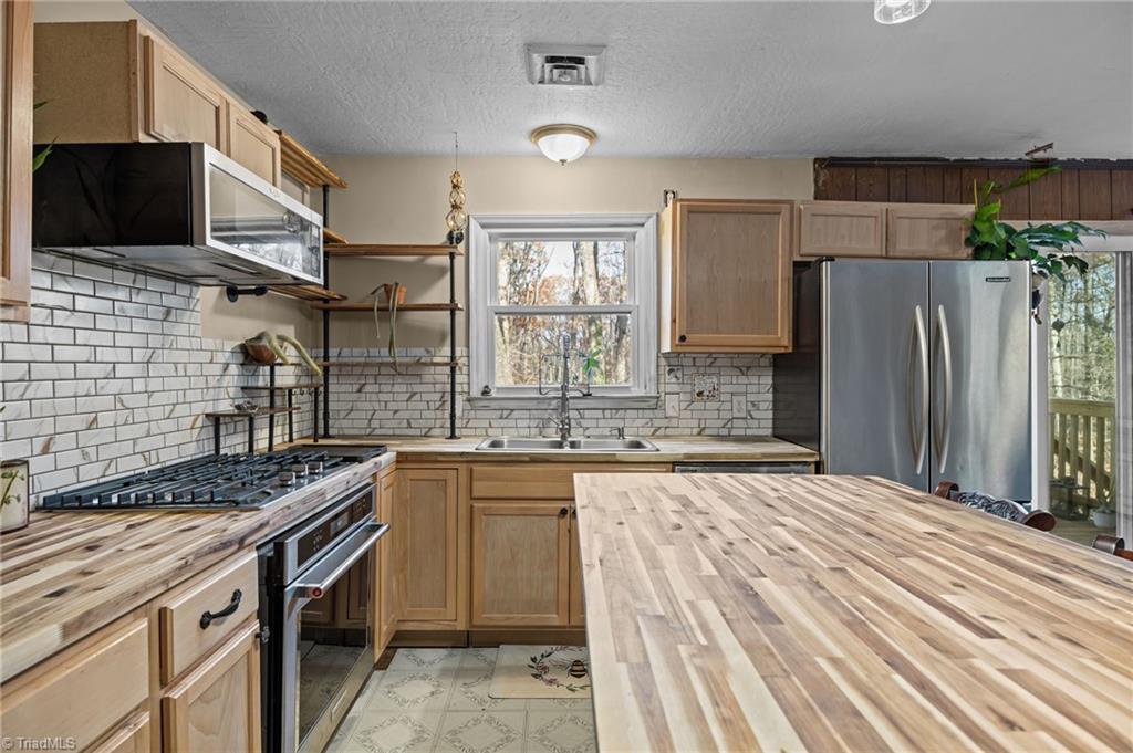 931 Ransom Road Winston-Salem, NC 27106 - Photo 10 of 48 Kitchen on the main floor.