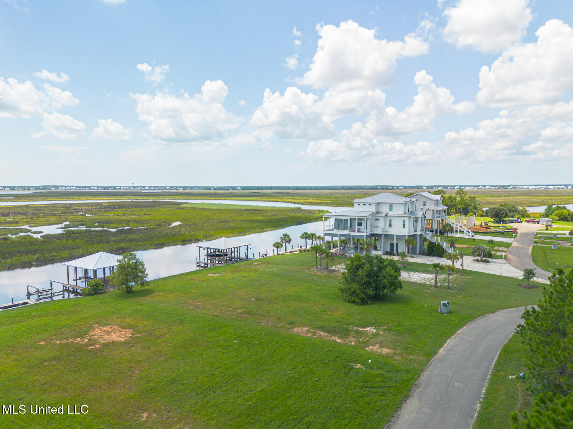 328 Puunani Place Diamondhead, MS 39525 - Photo 3 of 15 22DH-2