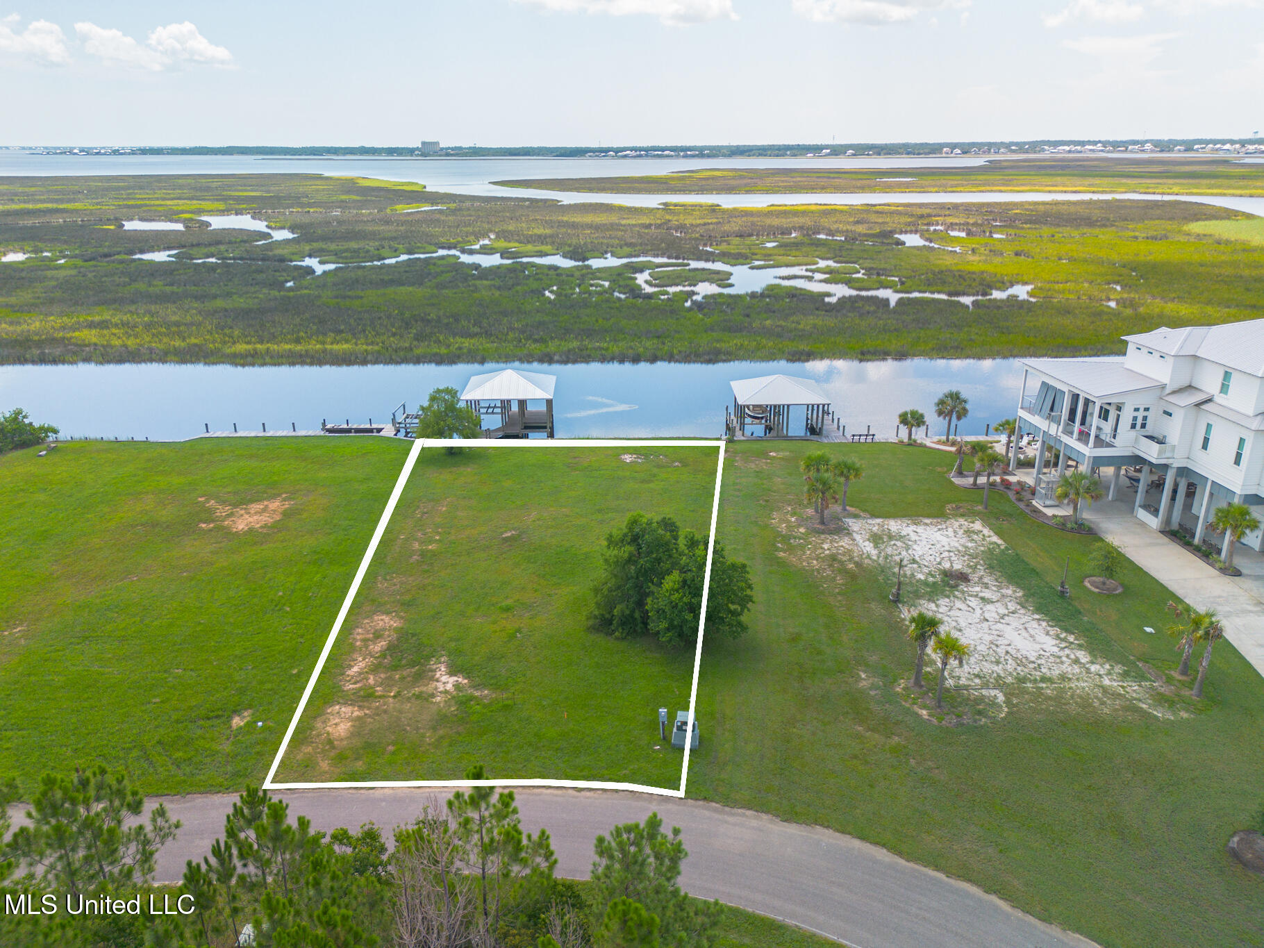 328 Puunani Place Diamondhead, MS 39525 - Photo 5 of 15 22DH-3z