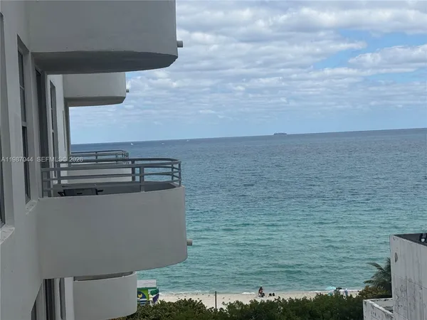 $5,000 | 5555 Collins Avenue, Unit 8R, Miami Beach, FL 33140