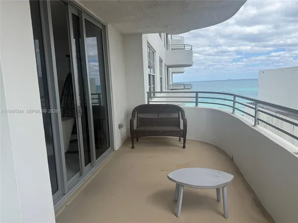 $5,000 | 5555 Collins Avenue, Unit 8R, Miami Beach, FL 33140