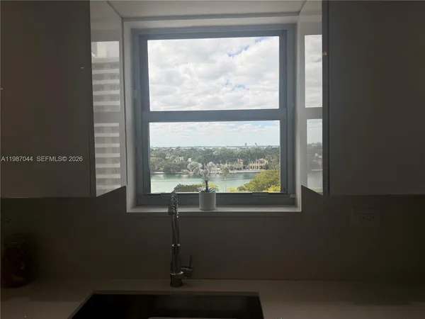 $5,000 | 5555 Collins Avenue, Unit 8R, Miami Beach, FL 33140