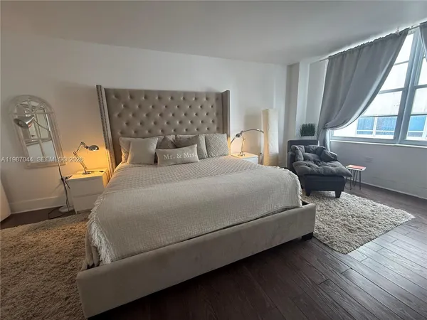 $5,000 | 5555 Collins Avenue, Unit 8R, Miami Beach, FL 33140