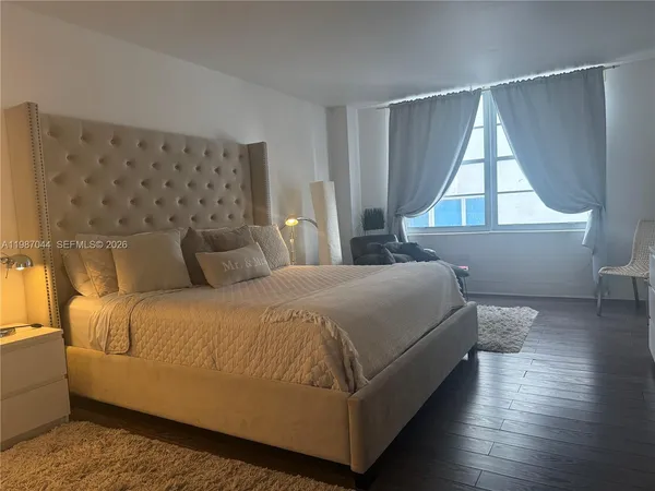 $5,000 | 5555 Collins Avenue, Unit 8R, Miami Beach, FL 33140