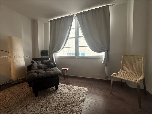 $5,000 | 5555 Collins Avenue, Unit 8R, Miami Beach, FL 33140