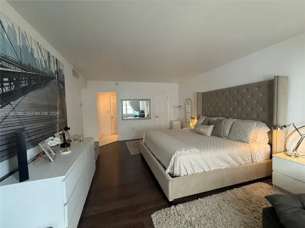 $5,000 | 5555 Collins Avenue, Unit 8R, Miami Beach, FL 33140