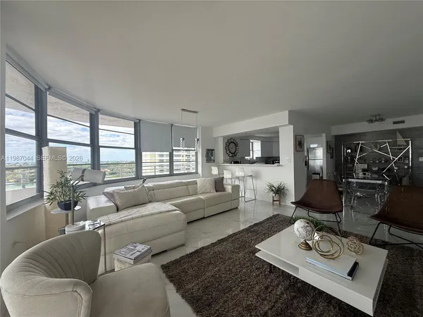 $5,000 | 5555 Collins Avenue, Unit 8R, Miami Beach, FL 33140