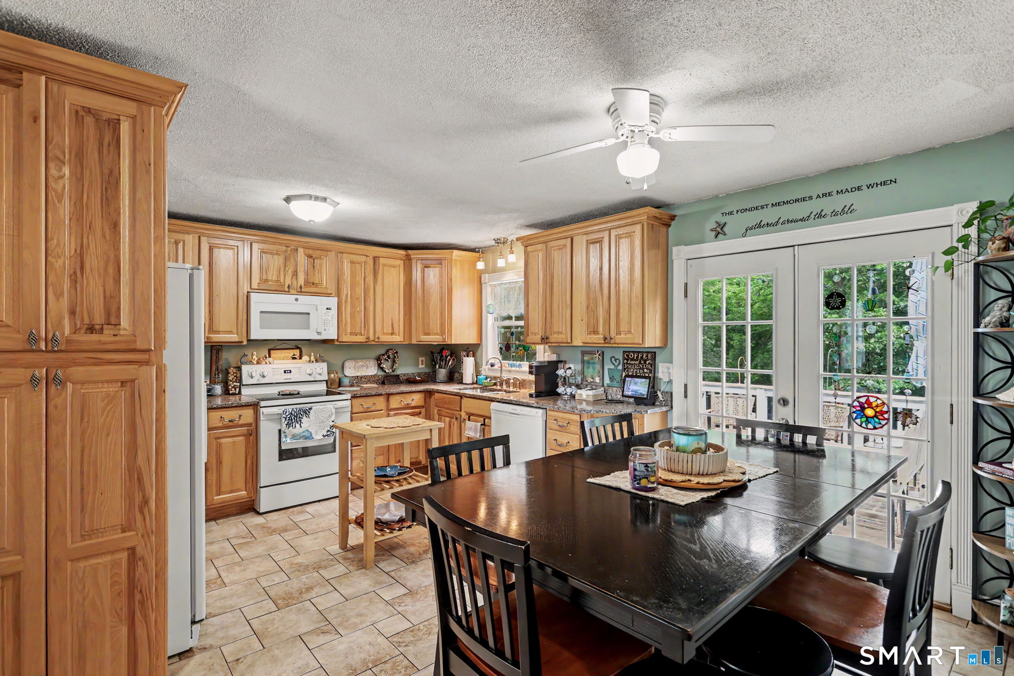 264 Roxbury Road East Lyme, CT 06357 - Photo 5 of 27