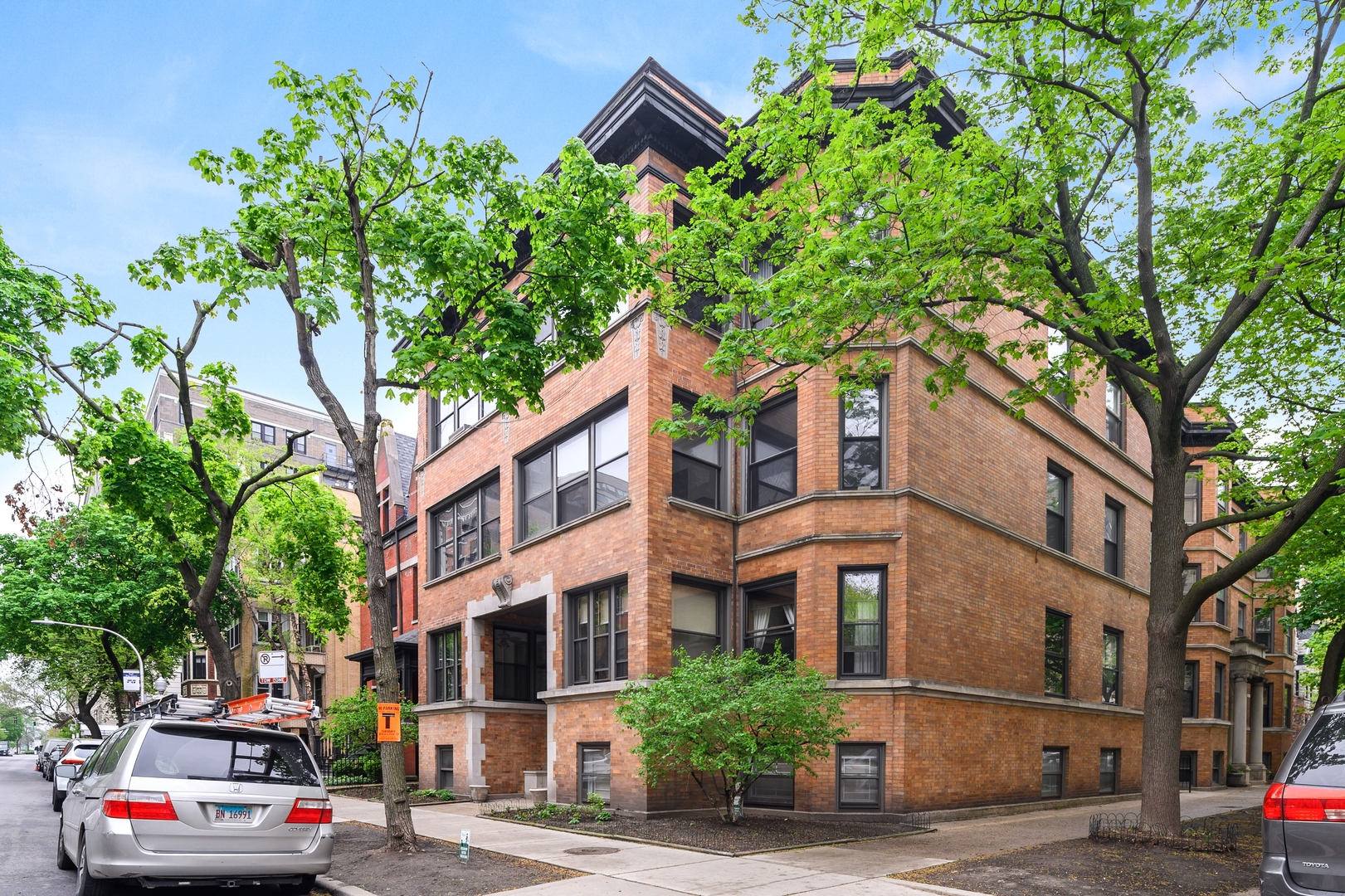 445 West Surf Street, Unit 2 Chicago, IL 60614 - Photo 1 of 15