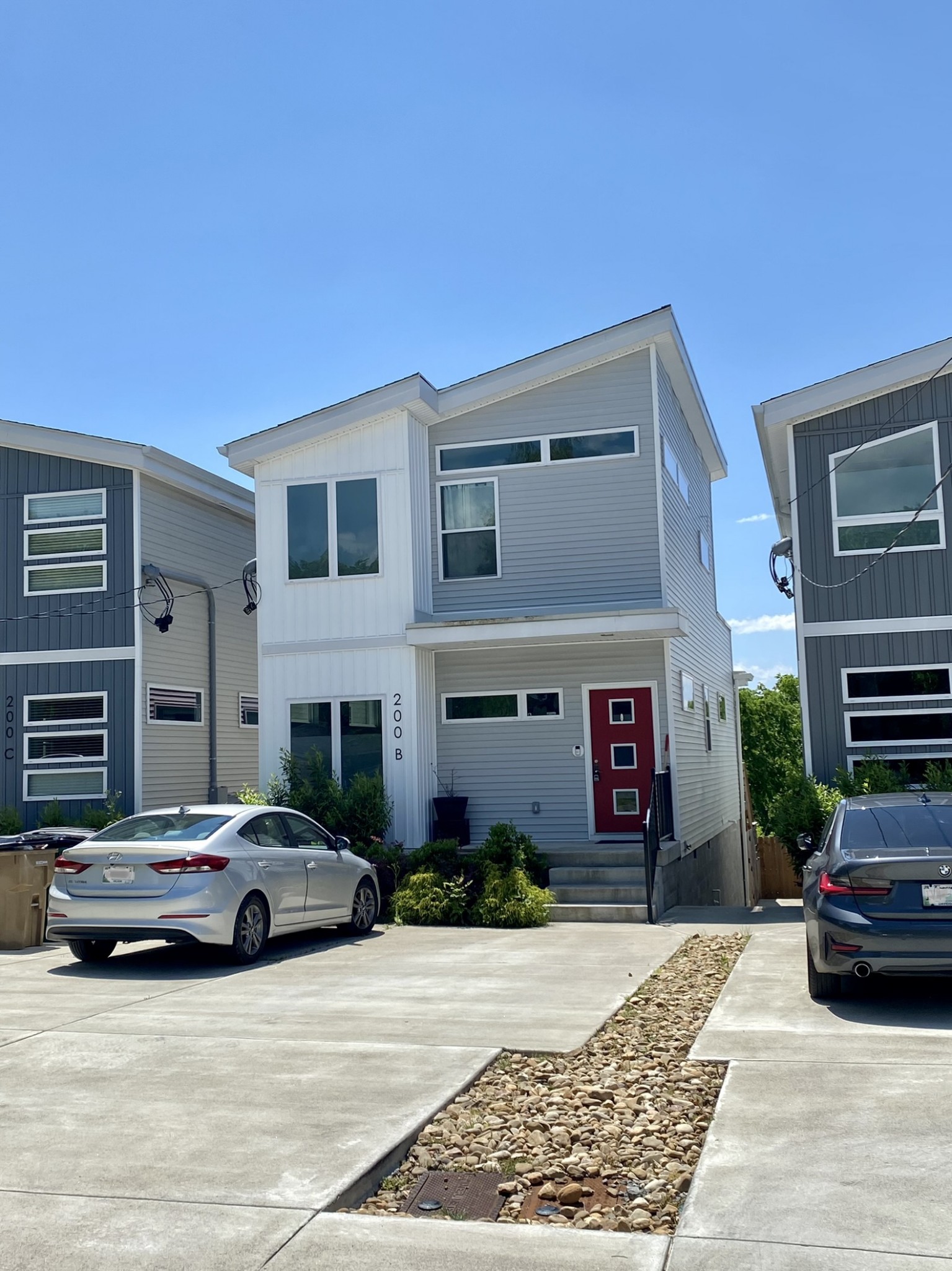200 B Sunset Drive Nashville, TN 37207 - Photo 4 of 31 a car parked in front of a house