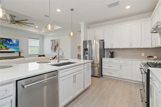 a en suite bathroom with a double vanity sink and a mirror