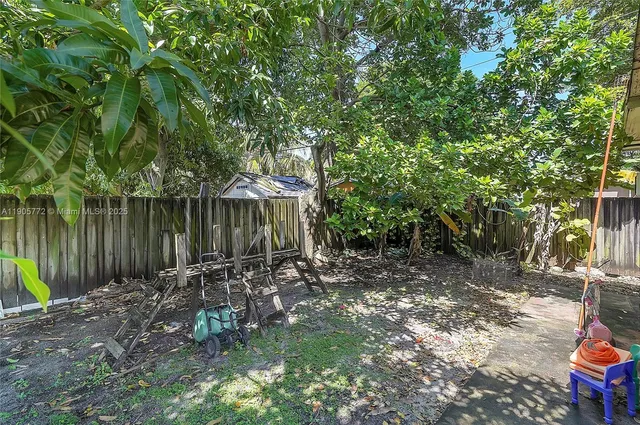 a view of a backyard of the house