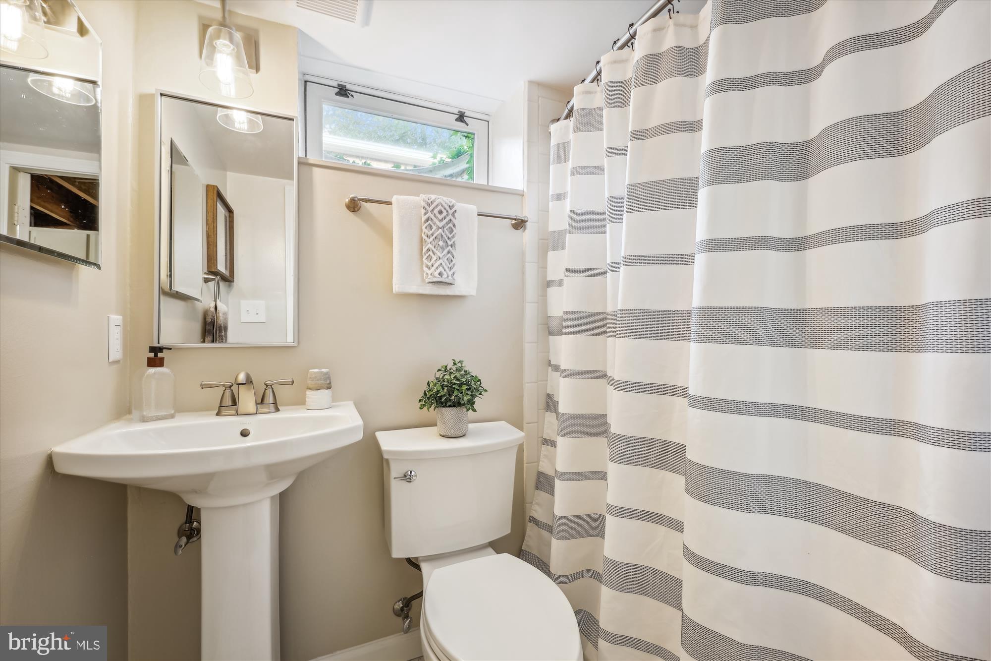 1806 Sanford Road Silver Spring, MD 20902 - Photo 29 of 44 Gallery Image 29