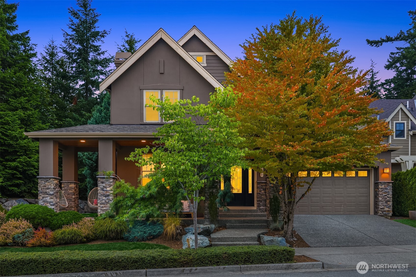 2989 Northeast Davis Loop Issaquah, WA 98029 - Photo 1 of 40 a front view of a house with garden