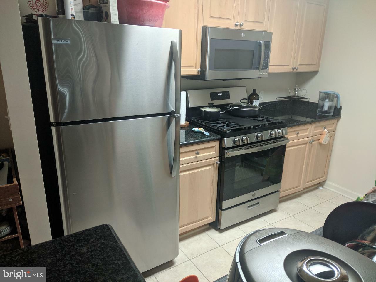 2726 Gallows Road, Unit 814 Vienna, VA 22180 - Photo 11 of 12 Kitchen