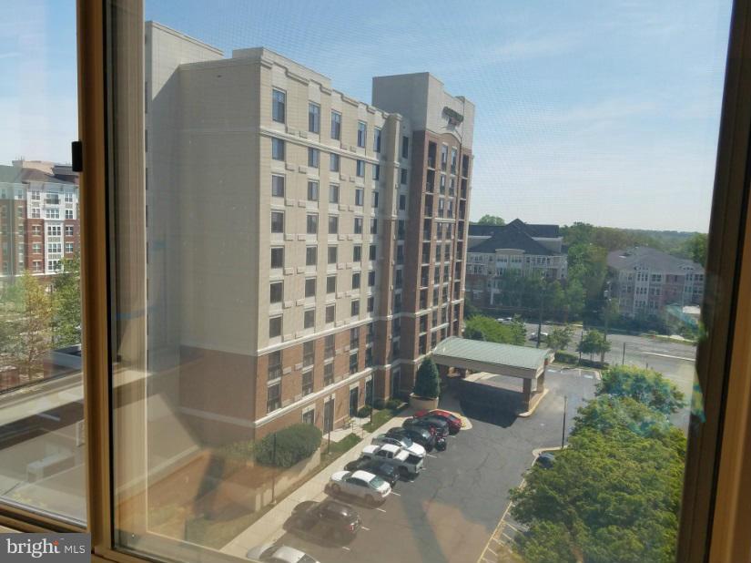 2726 Gallows Road, Unit 814 Vienna, VA 22180 - Photo 2 of 12 View 1