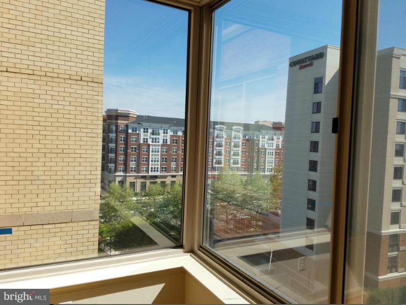 2726 Gallows Road, Unit 814 Vienna, VA 22180 - Photo 3 of 12 View 2