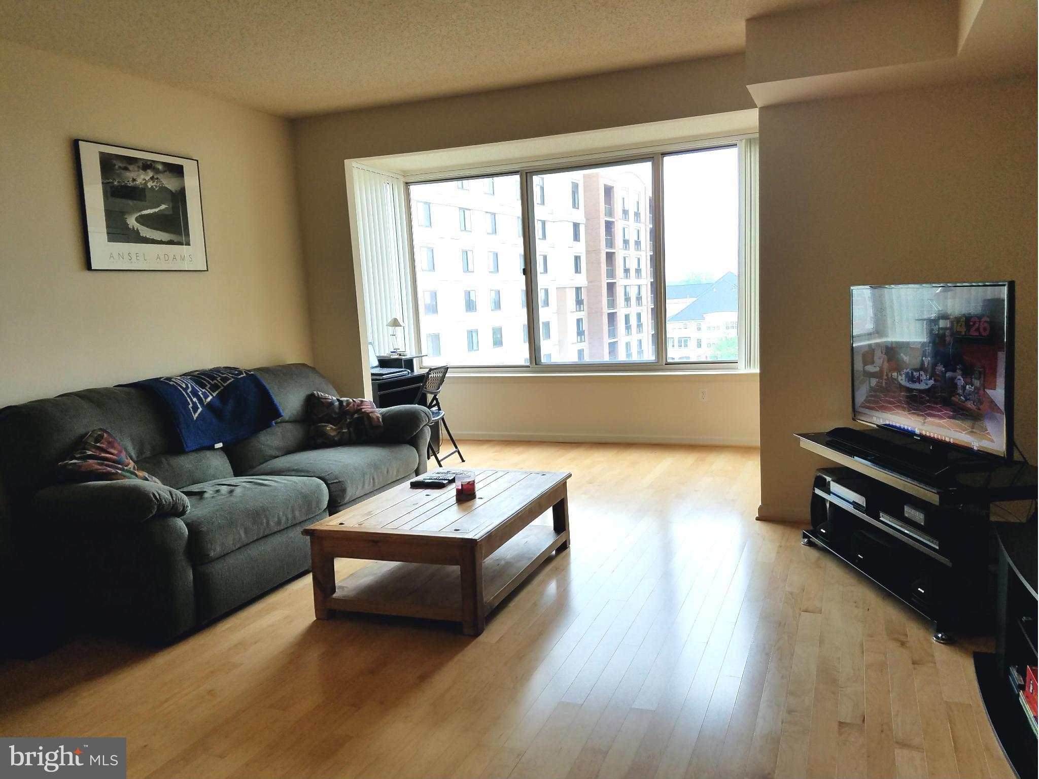 2726 Gallows Road, Unit 814 Vienna, VA 22180 - Photo 5 of 12 Interior (General)