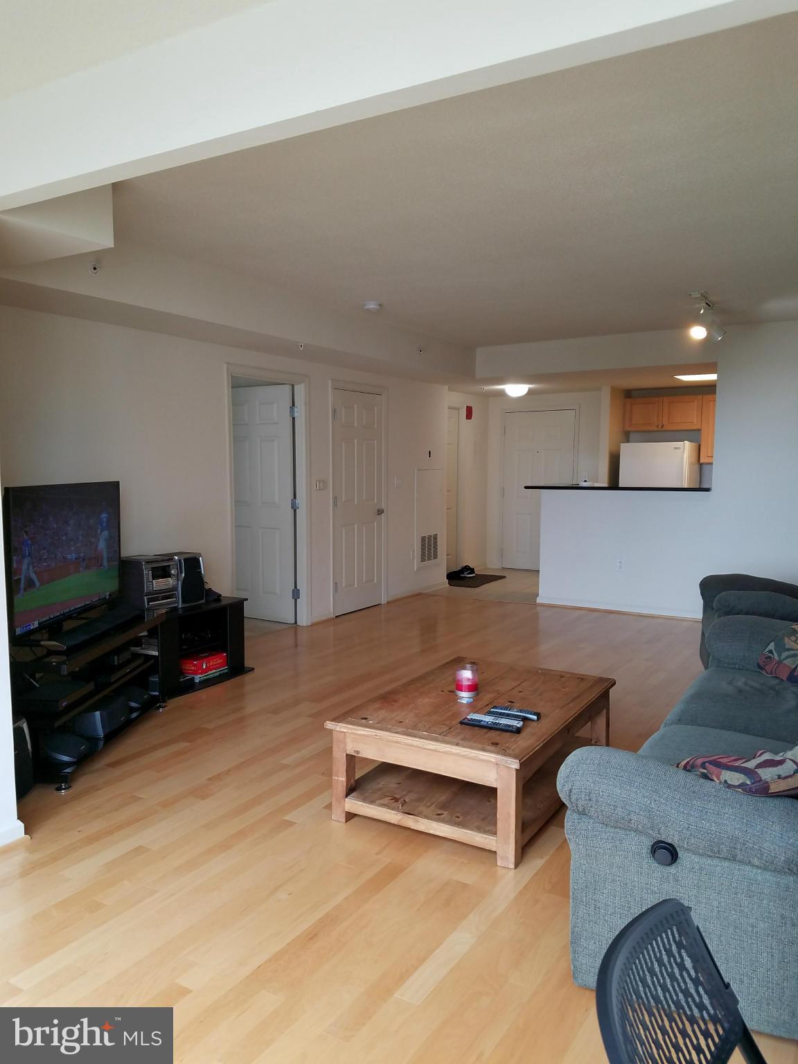 2726 Gallows Road, Unit 814 Vienna, VA 22180 - Photo 8 of 12 Interior (General)