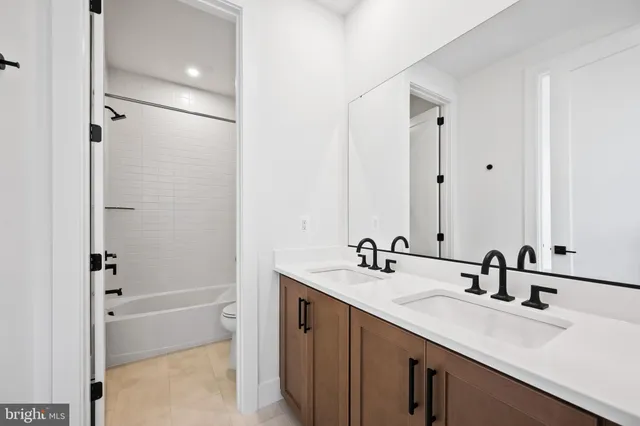 $8,500 | 841 North Manchester Street, Arlington, VA 22205