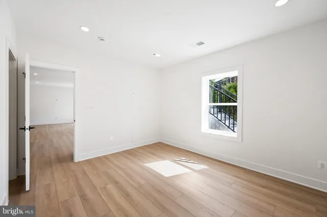 $8,500 | 841 North Manchester Street, Arlington, VA 22205