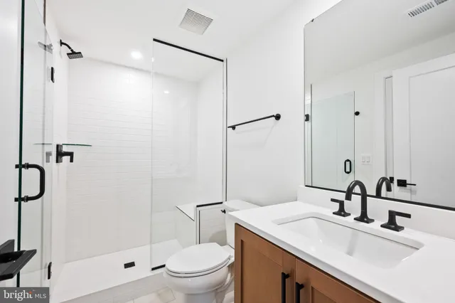 $8,500 | 841 North Manchester Street, Arlington, VA 22205