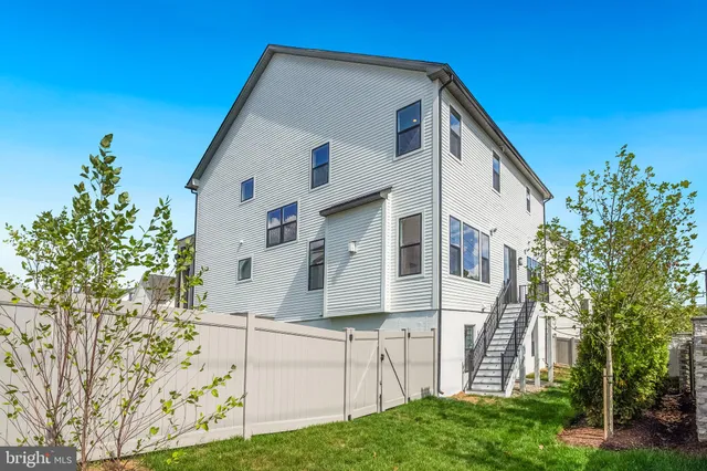 $8,500 | 841 North Manchester Street, Arlington, VA 22205